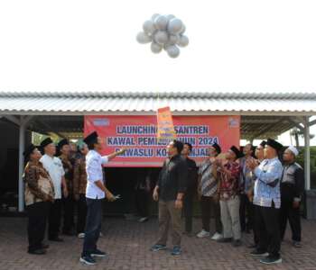 IMG-20231027-WA0006 PERISTIWA  Bawaslu Kota Banjar Launching Pesantren Kawal Pemilu